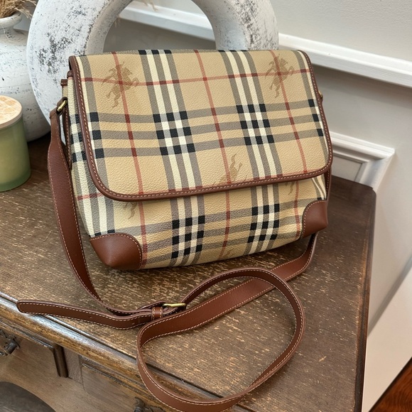 Burberry nova check flap bag with authenticity cert - Picture 1 of 17